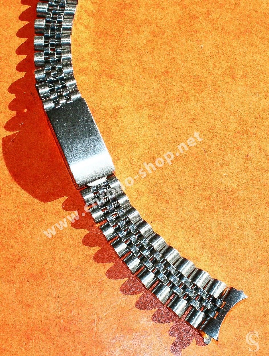 Vintage & Rare Midsize Luxury 17mm steel jubilee style watch