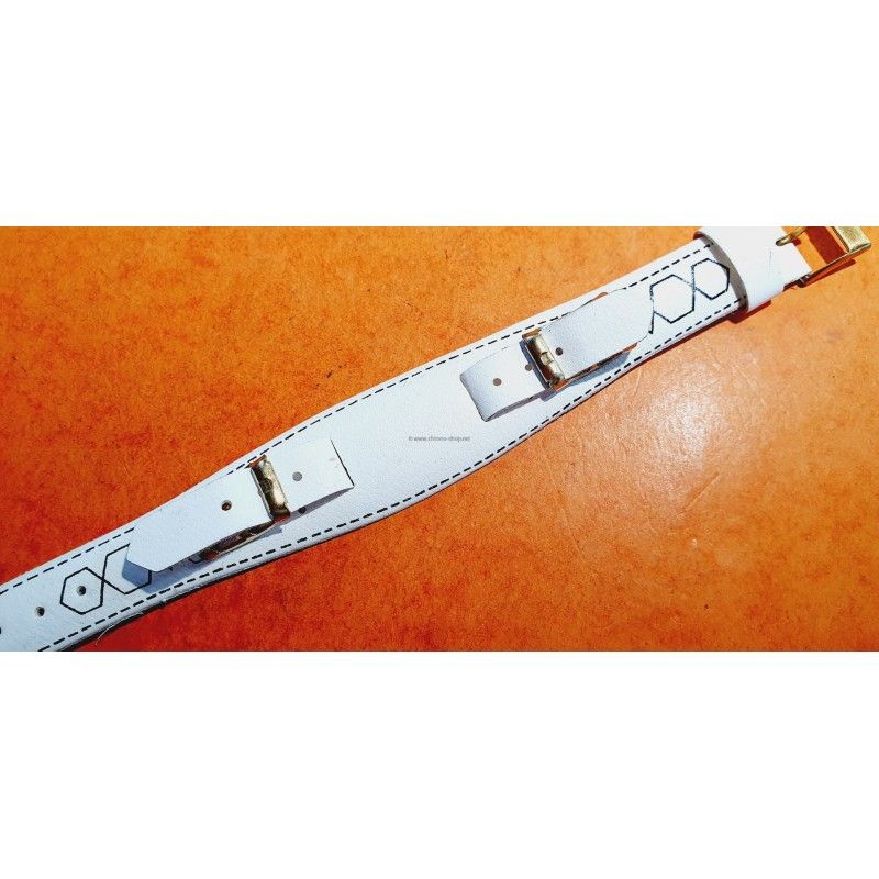 Vintage & Rare 70's SWISS MADE Plastic Bund Strap Bracelet Ladies Watch White color Vintage & Rare 70's SWISS MADE Plastic Bund Strap Bracelet Ladies Watch White color