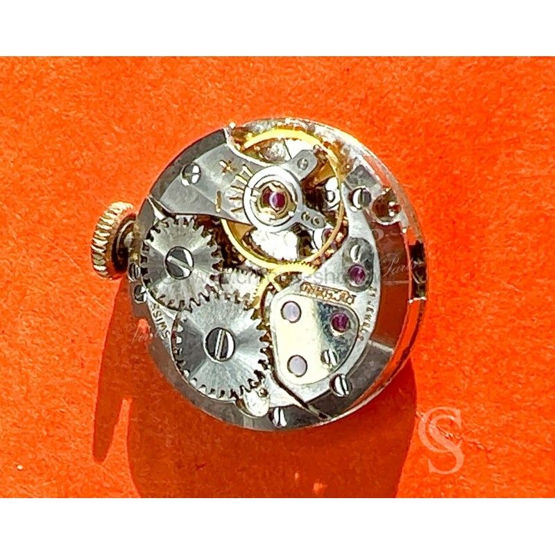 Lot - LONGINES ANNEES 70 Montre de dame en or jaune. Cadran or jaune Lot - LONGINES ANNEES 70 Montre de dame en or jaune. Cadran or jaune