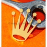 ROLEX RARE ACCESSOIRE MINI LOGO COURONNE OR LAITON PETIT PRESENTOIR 43 x 22mm